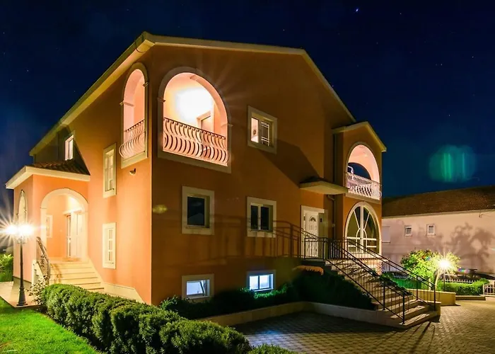 B-2you Апартаменты Трогир