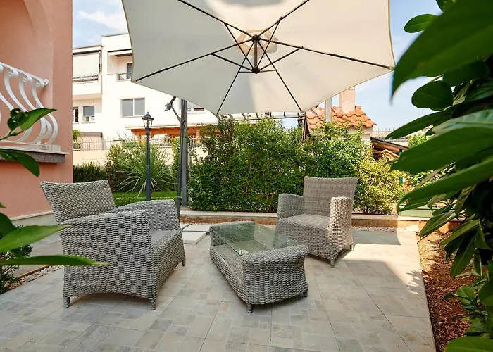 B-2you Апартаменты *