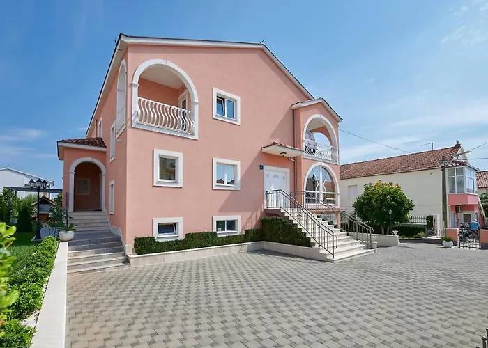 B-2you Апартаменты *